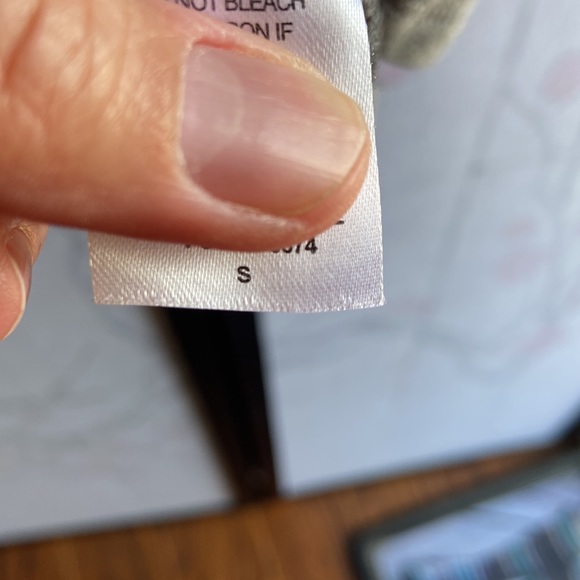 Beautiful embroidered cold shoulder style top size S NWOT - Picture 5 of 7